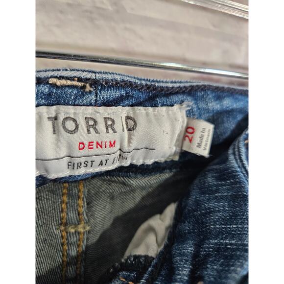 Torrid Women's Denim Cut Off Jean Shorts Size 20 Medium Wash - Picture 9 of 9